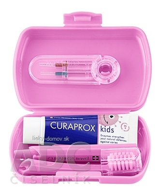 CURAPROX Kids travel set ružový (1x zubná kefka, 2x medzizubná kefka CPS, 1x zubná pasta melón 6+ 10 ml, 1x nálepka) 1x1 set